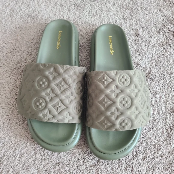 New Green Boutique Sandals - Picture 2 of 4